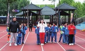 已成惯例，阿根廷足协主席赛前晒与梅西、德保罗合照