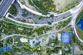 男子投篮意外扔进神仙三分球